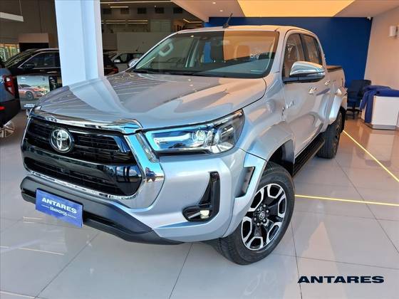 TOYOTA HILUX 2.8 D-4D TURBO DIESEL CD SRX PLUS 4X4 AUTOMÁTICO